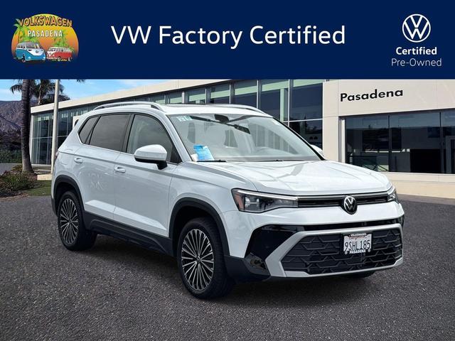 Photo of 2025 Pure White Volkswagen Taos