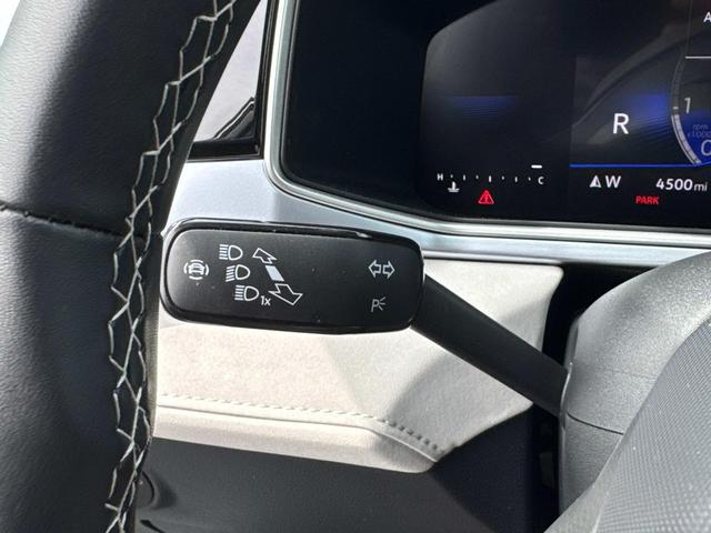 Photo of 2025 Pure White Volkswagen Taos