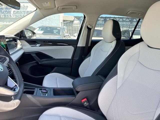 Photo of 2025 Deep Black Pearl Volkswagen Tiguan