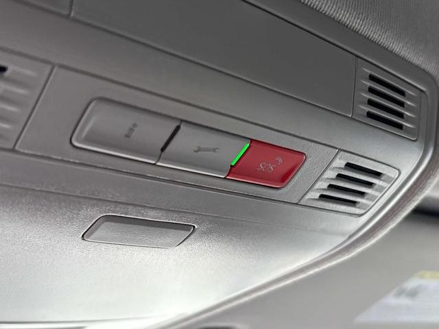 Photo of 2024 Platinum Gray Metallic Volkswagen Tiguan