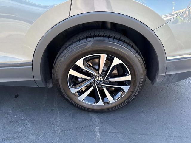 Photo of 2024 Platinum Gray Metallic Volkswagen Tiguan