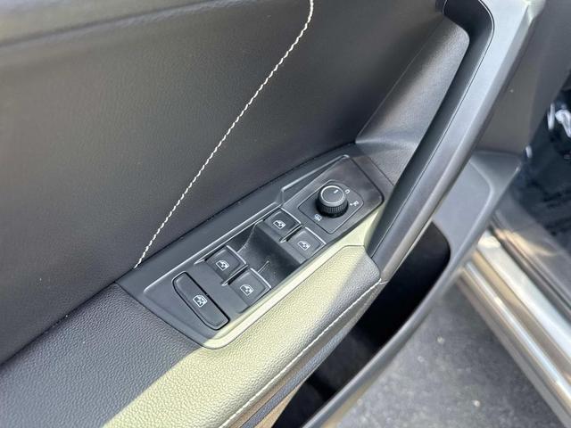 Photo of 2023 Platinum Gray Metallic Volkswagen Tiguan