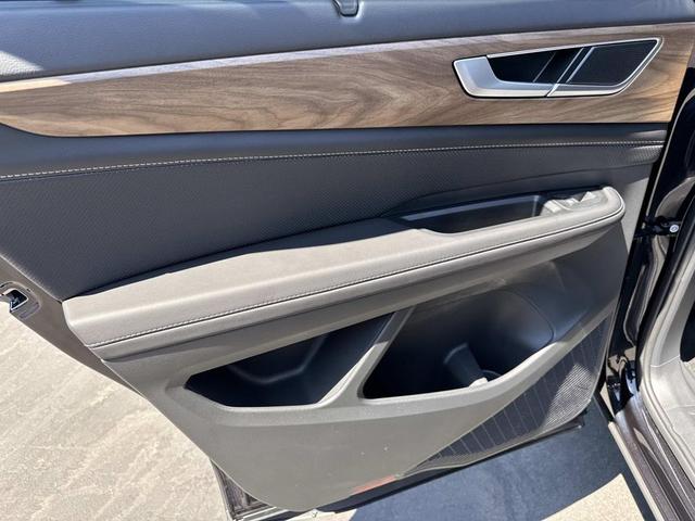 Photo of 2025 Deep Black Pearl Volkswagen Atlas