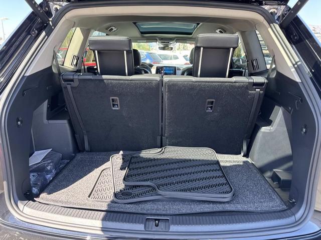 Photo of 2025 Deep Black Pearl Volkswagen Atlas