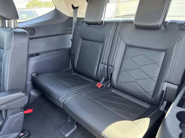 Photo of 2025 Deep Black Pearl Volkswagen Atlas