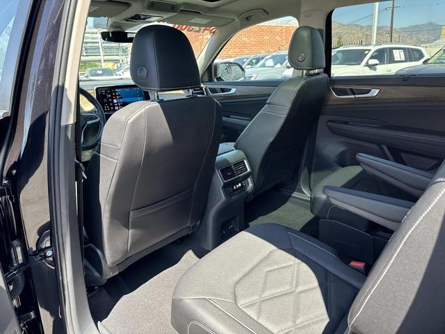 Photo of 2025 Deep Black Pearl Volkswagen Atlas