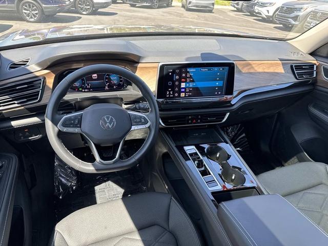 Photo of 2025 Deep Black Pearl Volkswagen Atlas