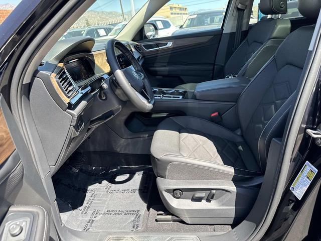 Photo of 2025 Deep Black Pearl Volkswagen Atlas