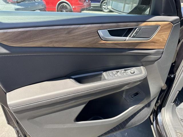Photo of 2025 Deep Black Pearl Volkswagen Atlas
