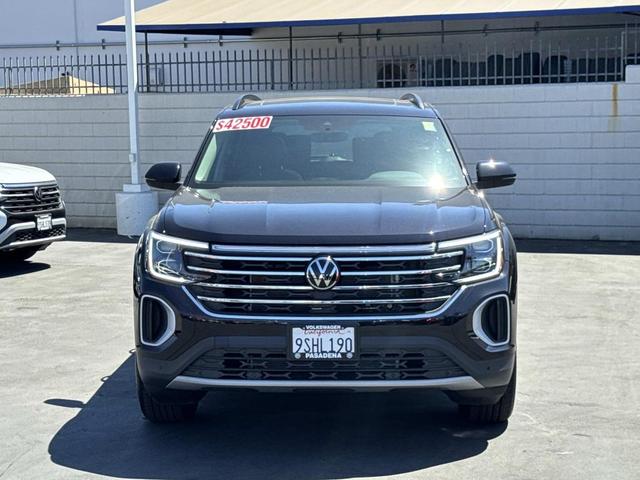 Photo of 2025 Deep Black Pearl Volkswagen Atlas