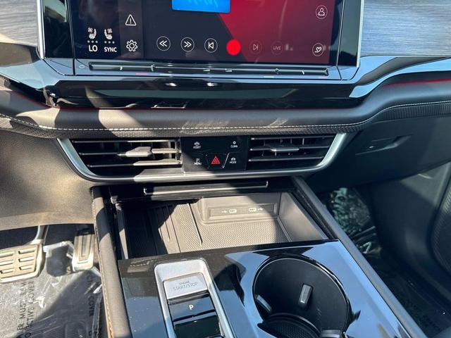 Photo of 2025 Deep Black Pearl Volkswagen Atlas