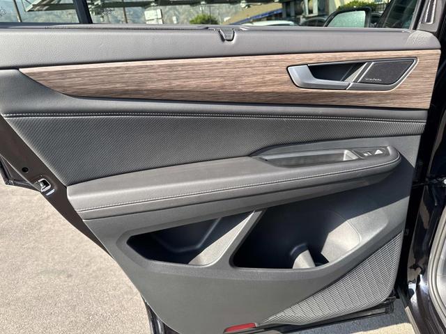 Photo of 2025 Deep Black Pearl Volkswagen Atlas