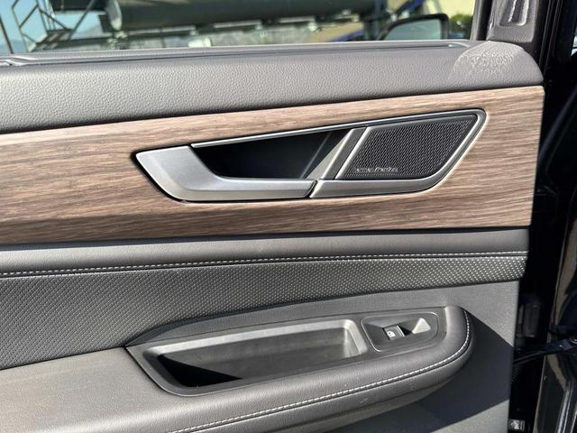 Photo of 2025 Deep Black Pearl Volkswagen Atlas