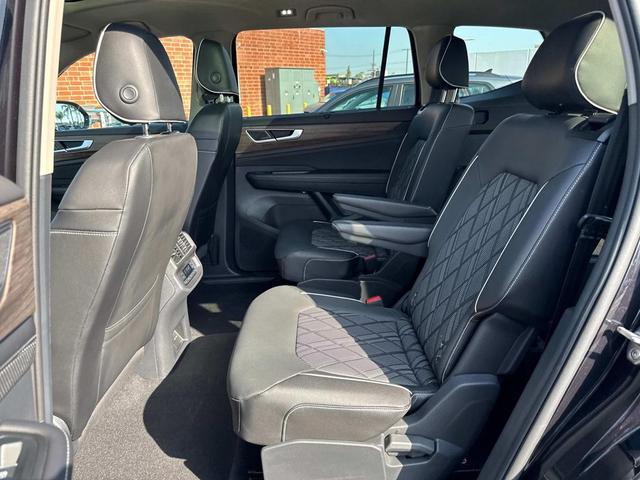 Photo of 2025 Deep Black Pearl Volkswagen Atlas