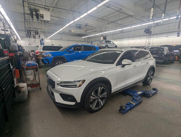 2023 Volvo V60 Cross Country