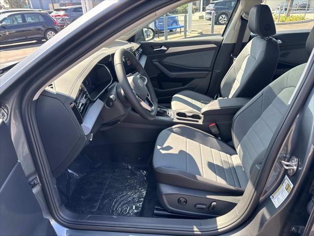 Photo of 2025 Gray Volkswagen Jetta