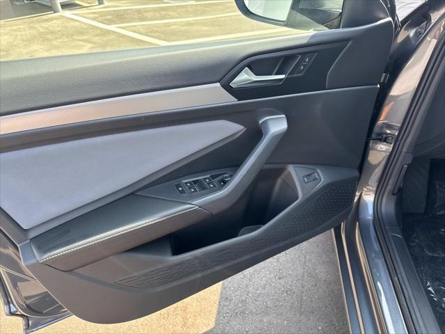 Photo of 2025 Gray Volkswagen Jetta