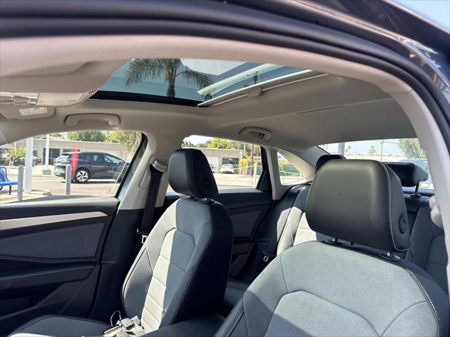 Photo of 2025 Gray Volkswagen Jetta