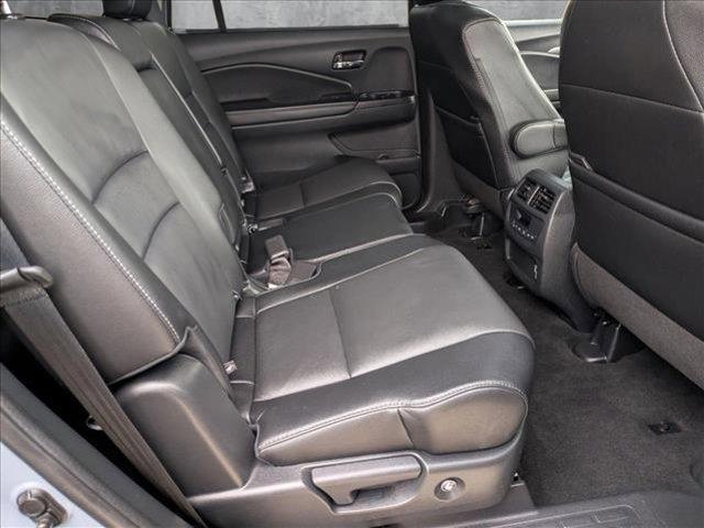 Photo of 2022 Silver Honda Pilot