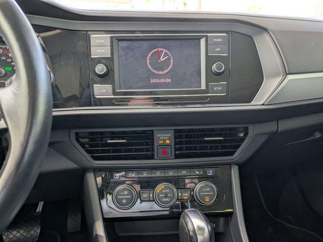 Photo of 2019 Silver/Gray Volkswagen Jetta