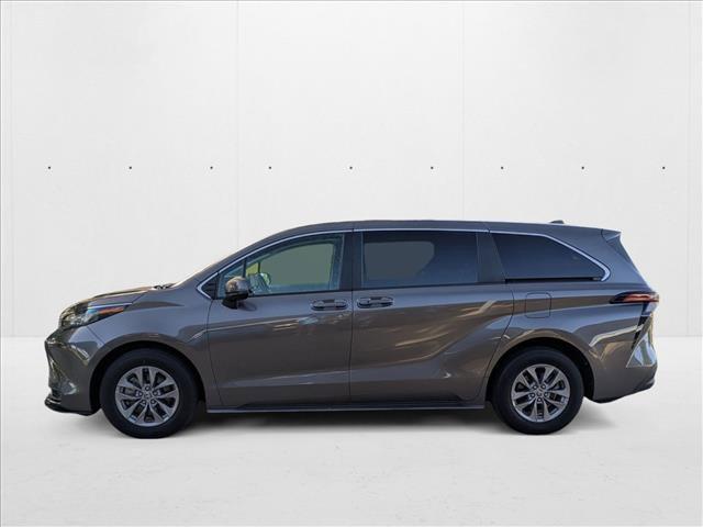 Photo of 2022 Predawn Gray Mica Toyota Sienna