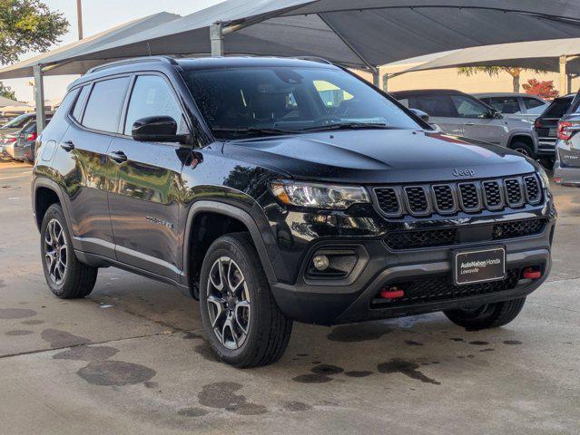 Photo of 2024 Diamond Black Crystal Pearlcoat Jeep Compass