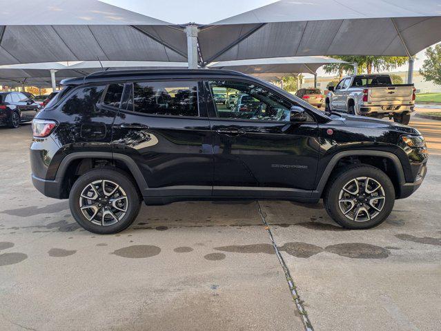 Photo of 2024 Diamond Black Crystal Pearlcoat Jeep Compass