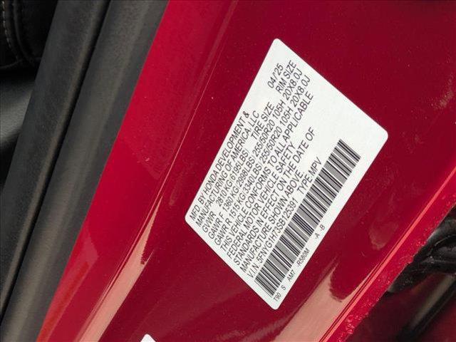 Photo of 2025 Radiant Red Metallic II Honda Pilot