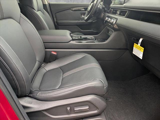 Photo of 2025 Radiant Red Metallic II Honda Pilot