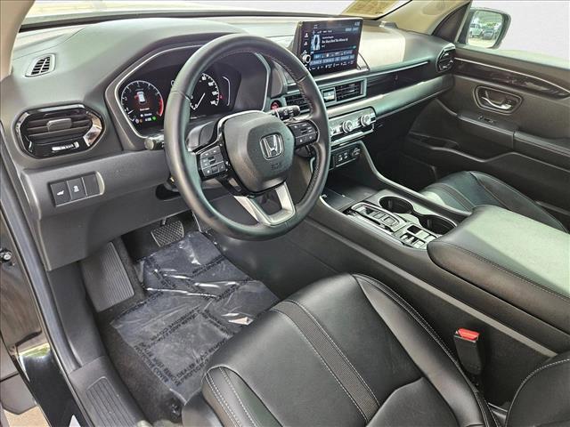 Photo of 2025 Crystal Black Pearl Honda Pilot