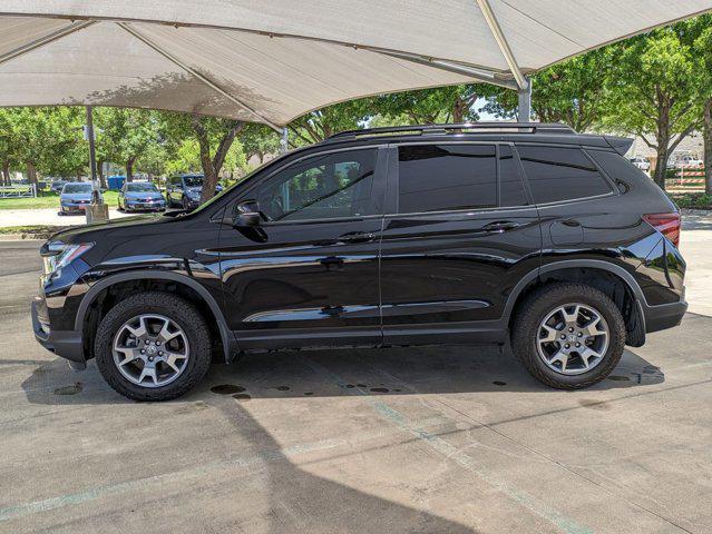 Photo of 2023 Crystal Black Pear Honda Passport