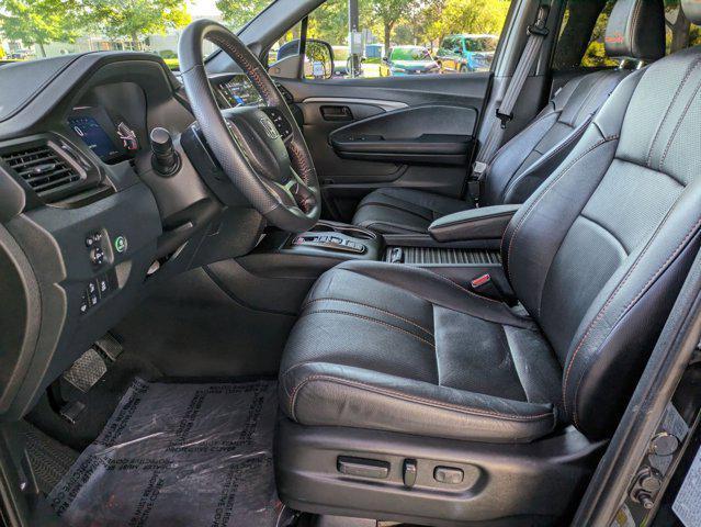 Photo of 2023 Crystal Black Pear Honda Passport