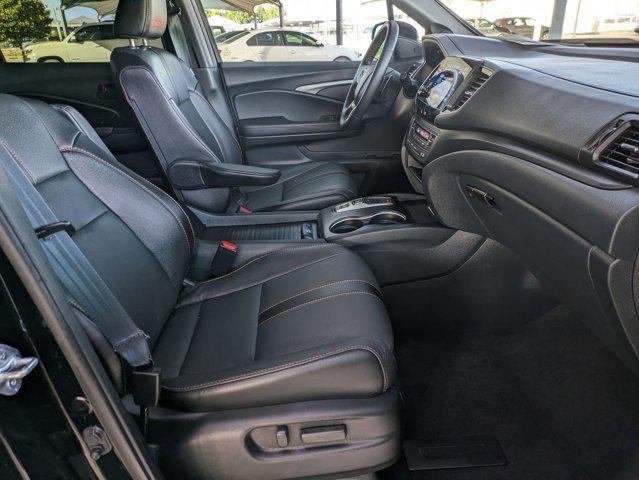 Photo of 2023 Crystal Black Pear Honda Passport
