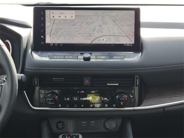 Photo of 2026 White / Black Nissan Rogue