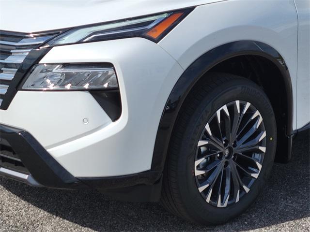 Photo of 2026 White / Black Nissan Rogue