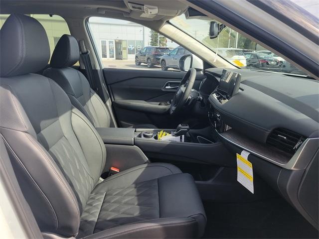 Photo of 2026 White / Black Nissan Rogue