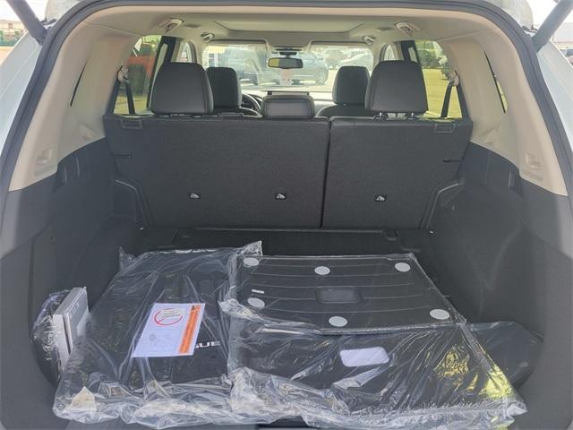 Photo of 2026 White / Black Nissan Rogue
