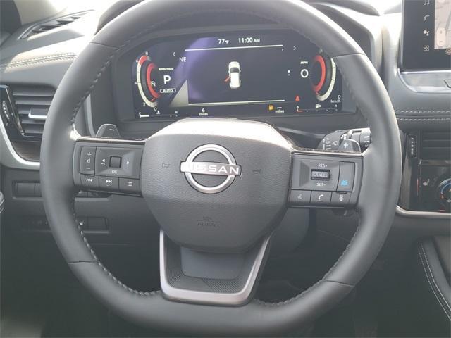 Photo of 2026 White / Black Nissan Rogue