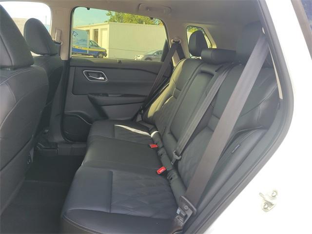 Photo of 2026 White / Black Nissan Rogue