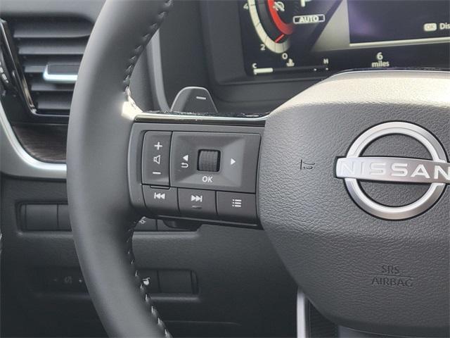 Photo of 2026 White / Black Nissan Rogue