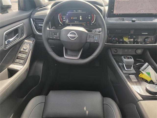 Photo of 2026 White / Black Nissan Rogue