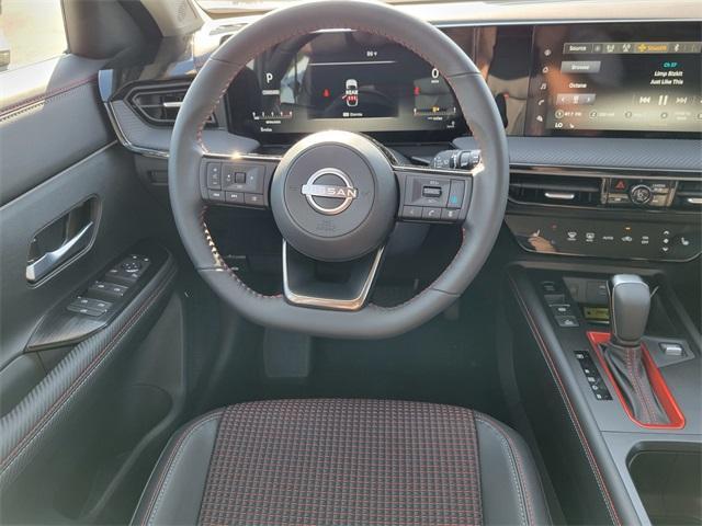 Photo of 2025 Aspen White Tri Nissan Kicks