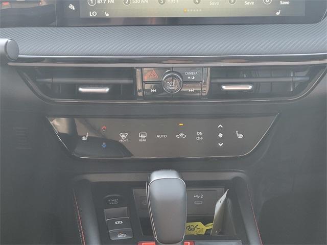 Photo of 2025 Aspen White Tri Nissan Kicks
