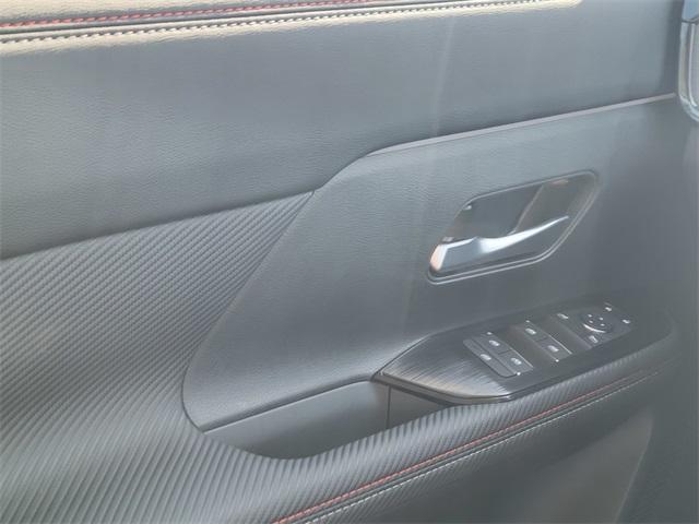 Photo of 2025 Aspen White Tri Nissan Kicks