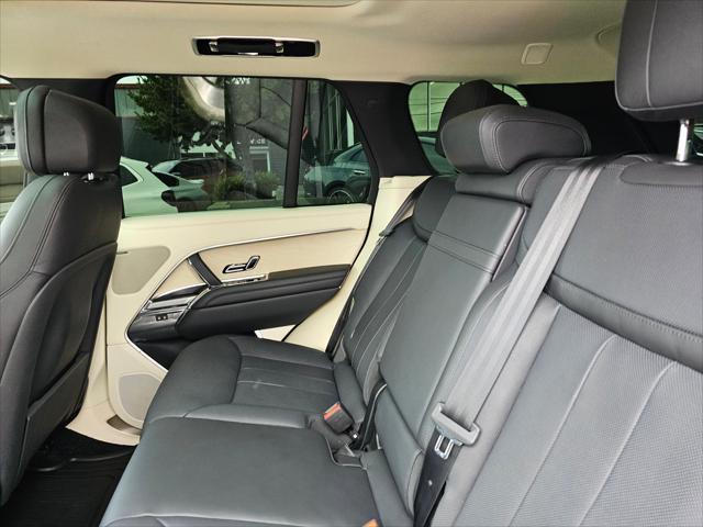 Photo of 2023 Fuji White Land Rover Range Rover