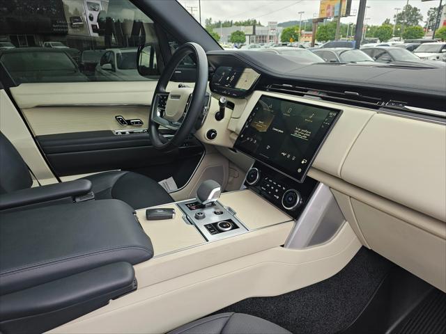 Photo of 2023 Fuji White Land Rover Range Rover