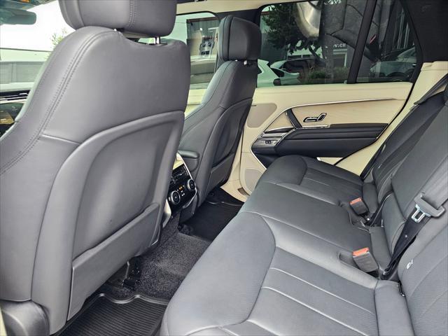 Photo of 2023 Fuji White Land Rover Range Rover