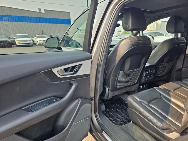 Photo of 2018 Graphite Gray Metallic Audi Q7