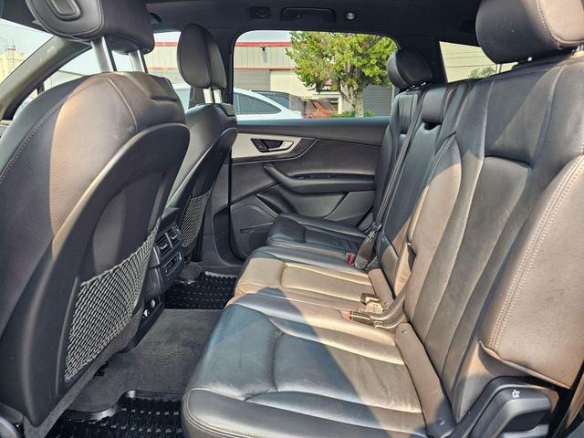 Photo of 2018 Graphite Gray Metallic Audi Q7