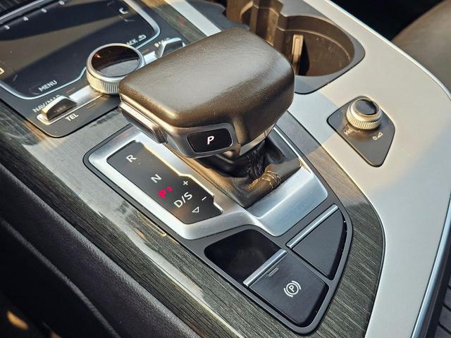 Photo of 2018 Graphite Gray Metallic Audi Q7